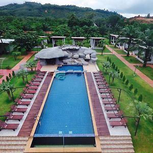 Deluxe Double or Twin Room Pool View